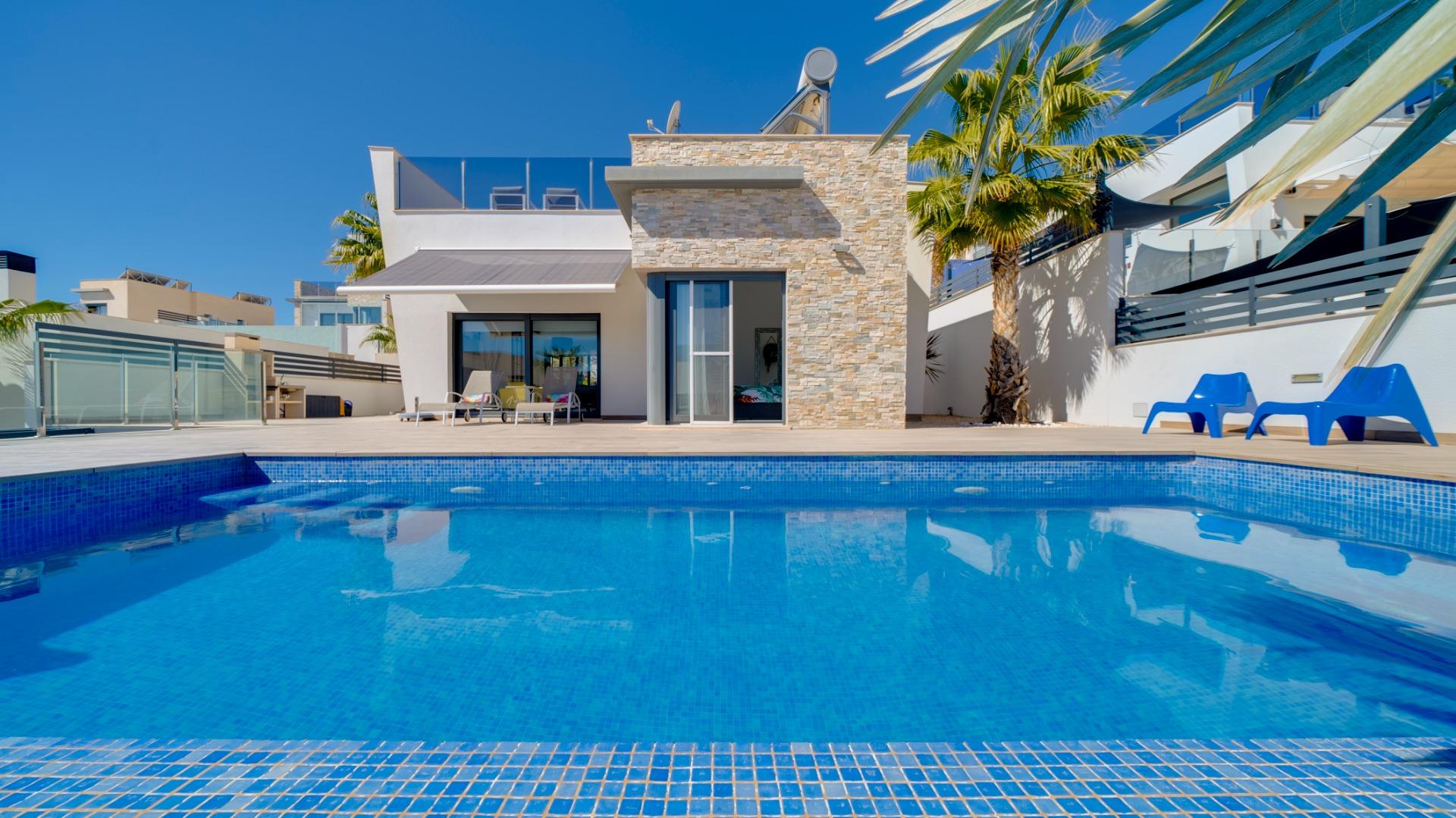 Parduodama vieno aukšto vila su baseinu Ispanijoje