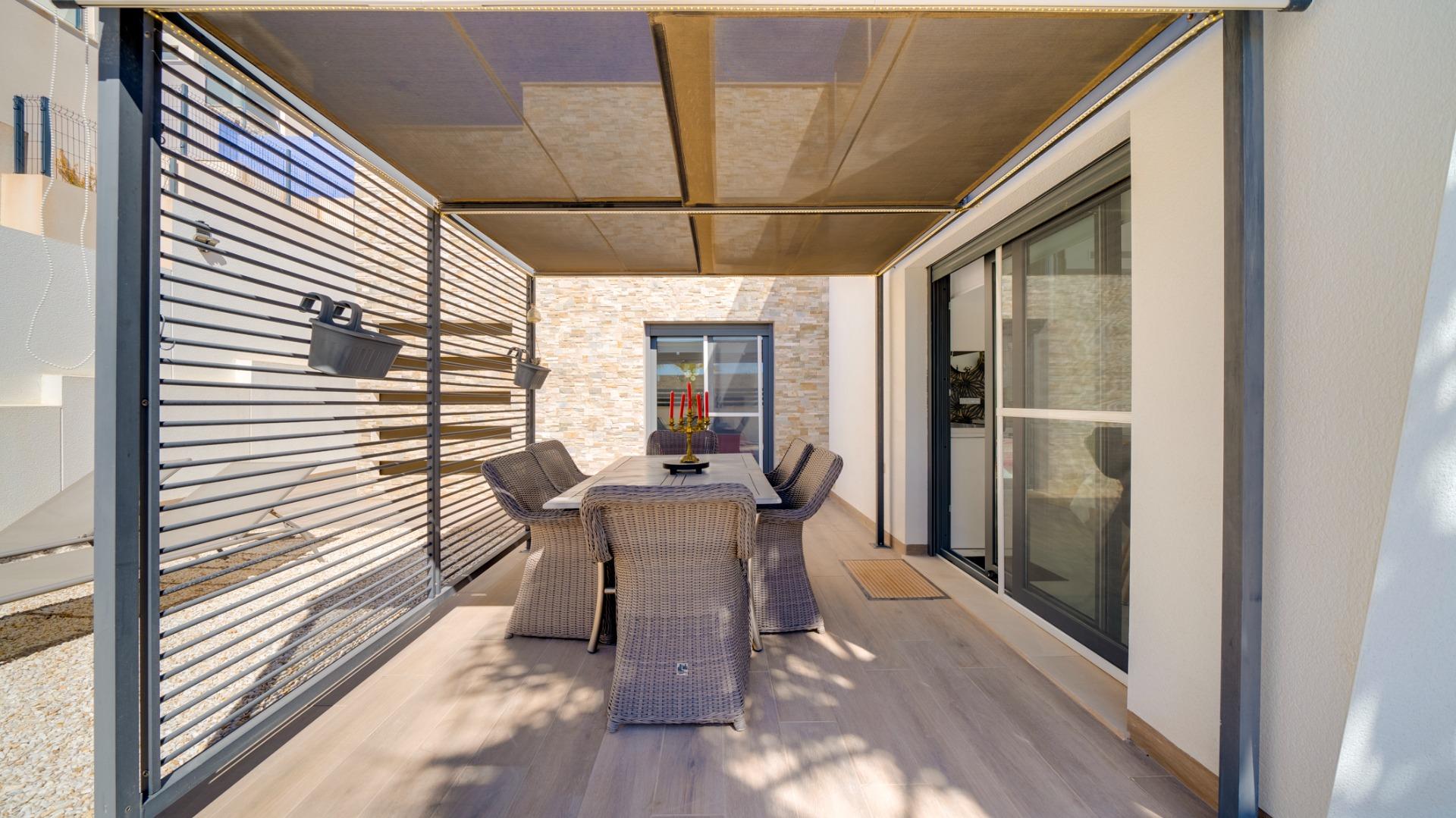 Parduodama vieno aukšto vila su baseinu Ispanijoje