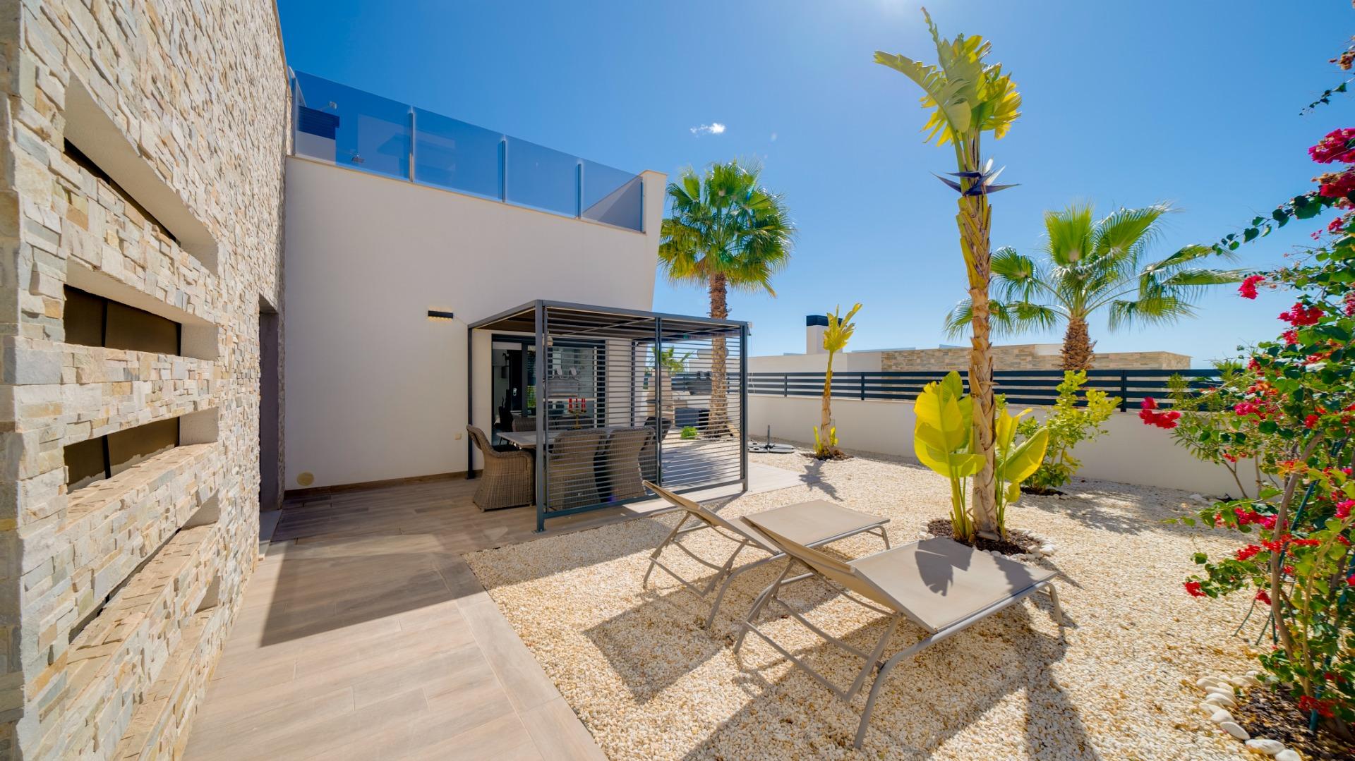 Parduodama vieno aukšto vila su baseinu Ispanijoje