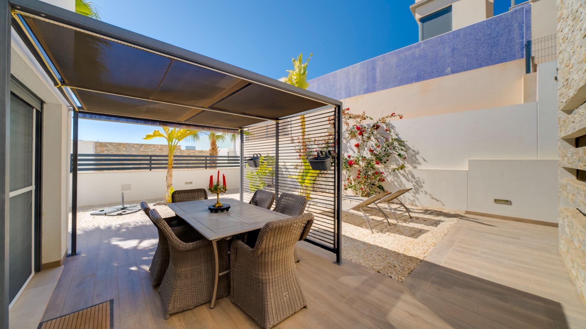 Parduodama vieno aukšto vila su baseinu Ispanijoje