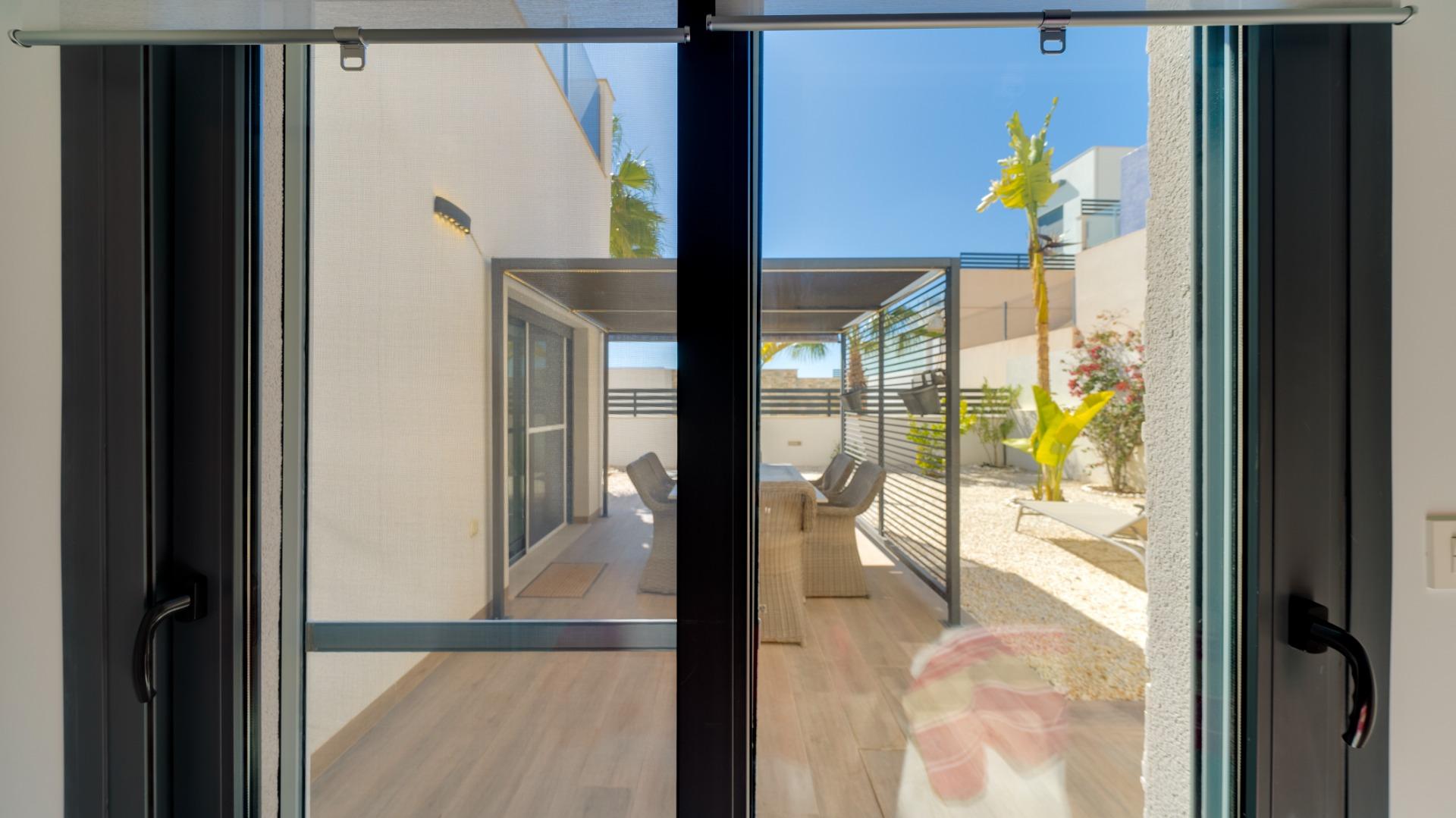 Parduodama vieno aukšto vila su baseinu Ispanijoje