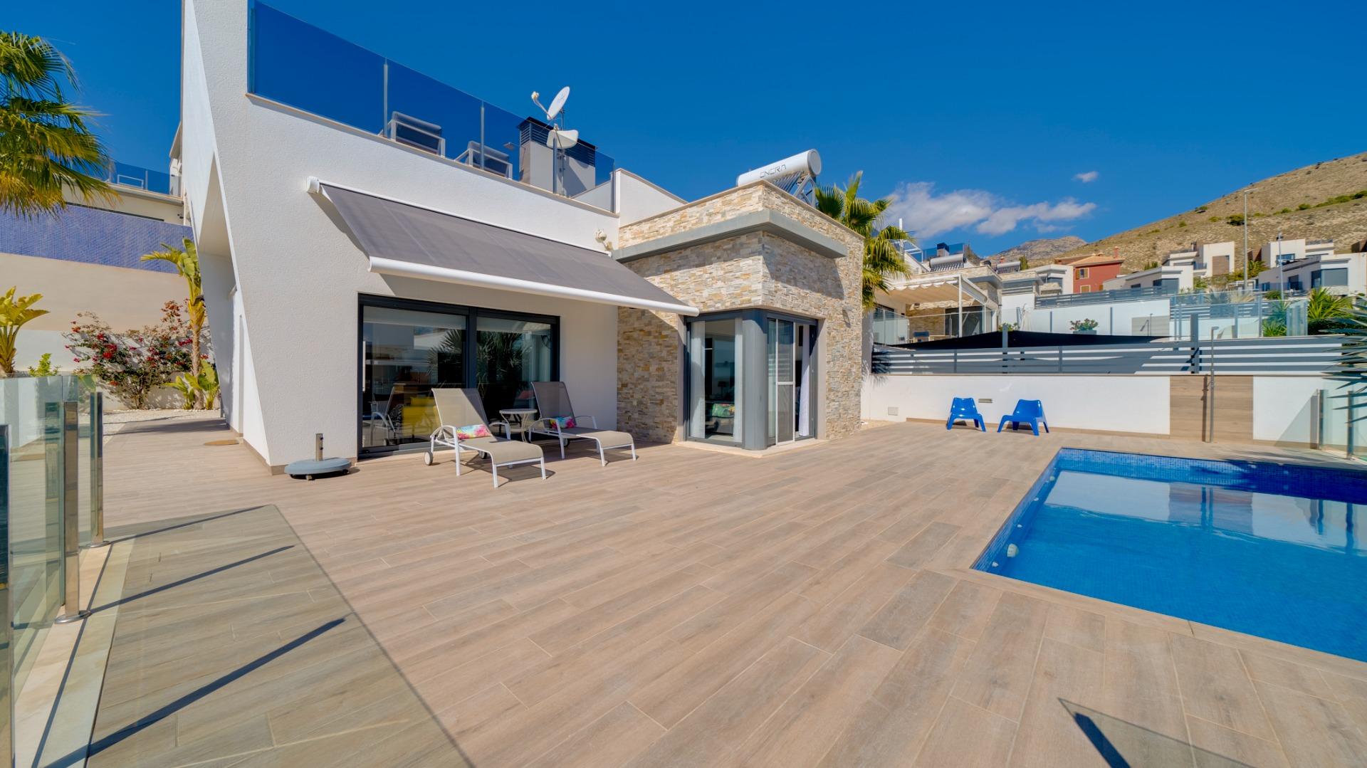 Parduodama vieno aukšto vila su baseinu Ispanijoje