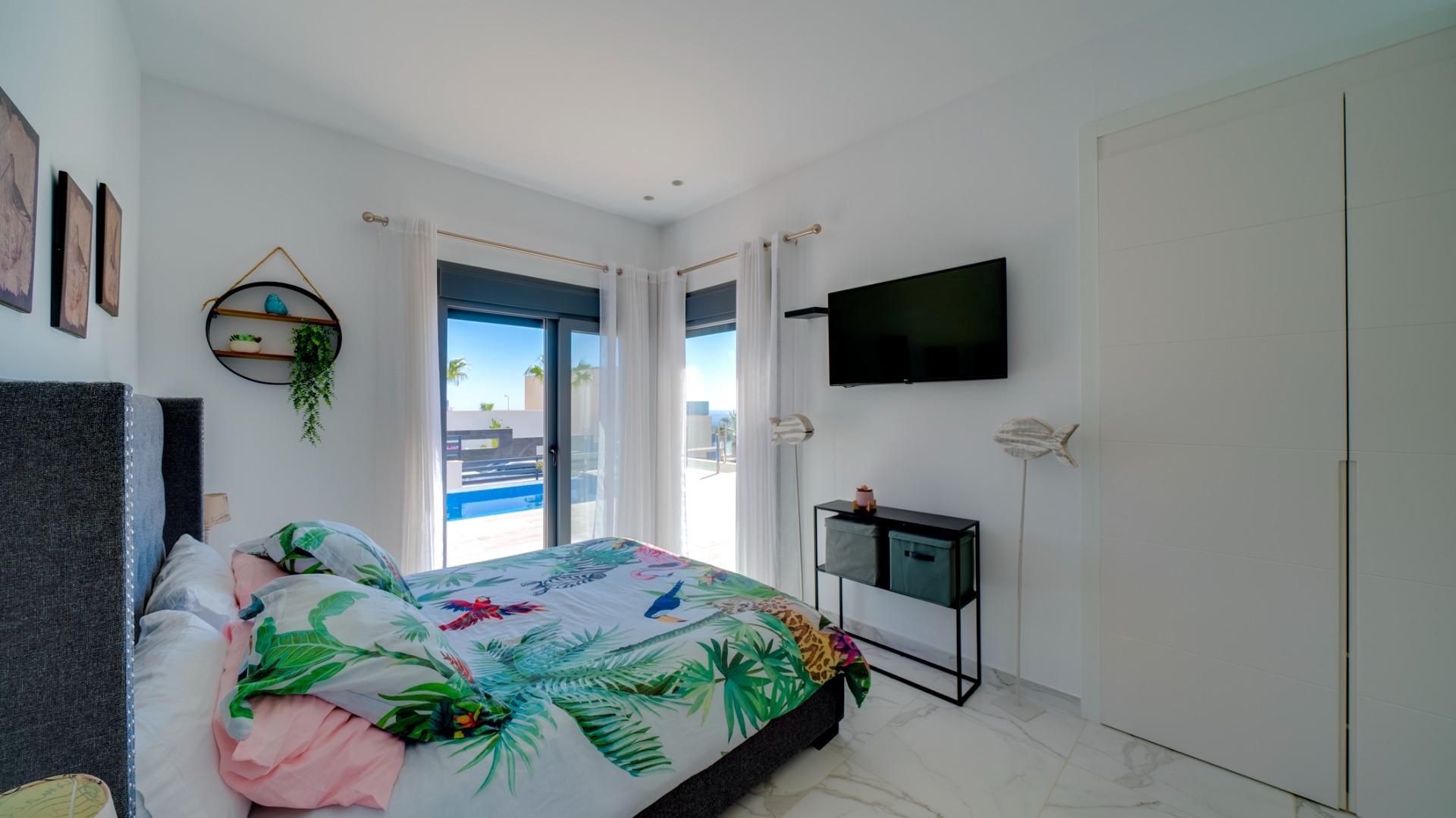 Parduodama vieno aukšto vila su baseinu Ispanijoje