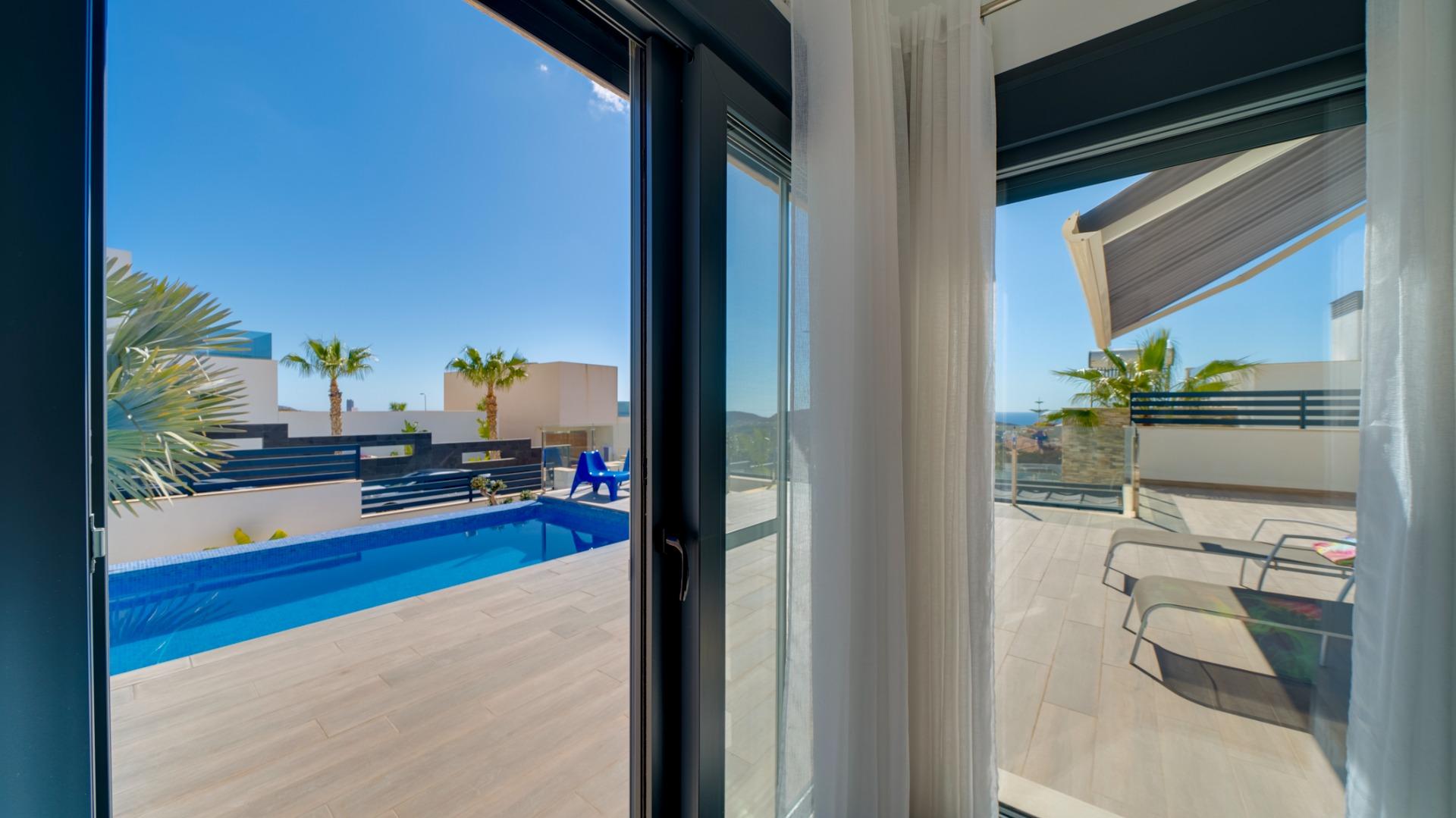 Parduodama vieno aukšto vila su baseinu Ispanijoje