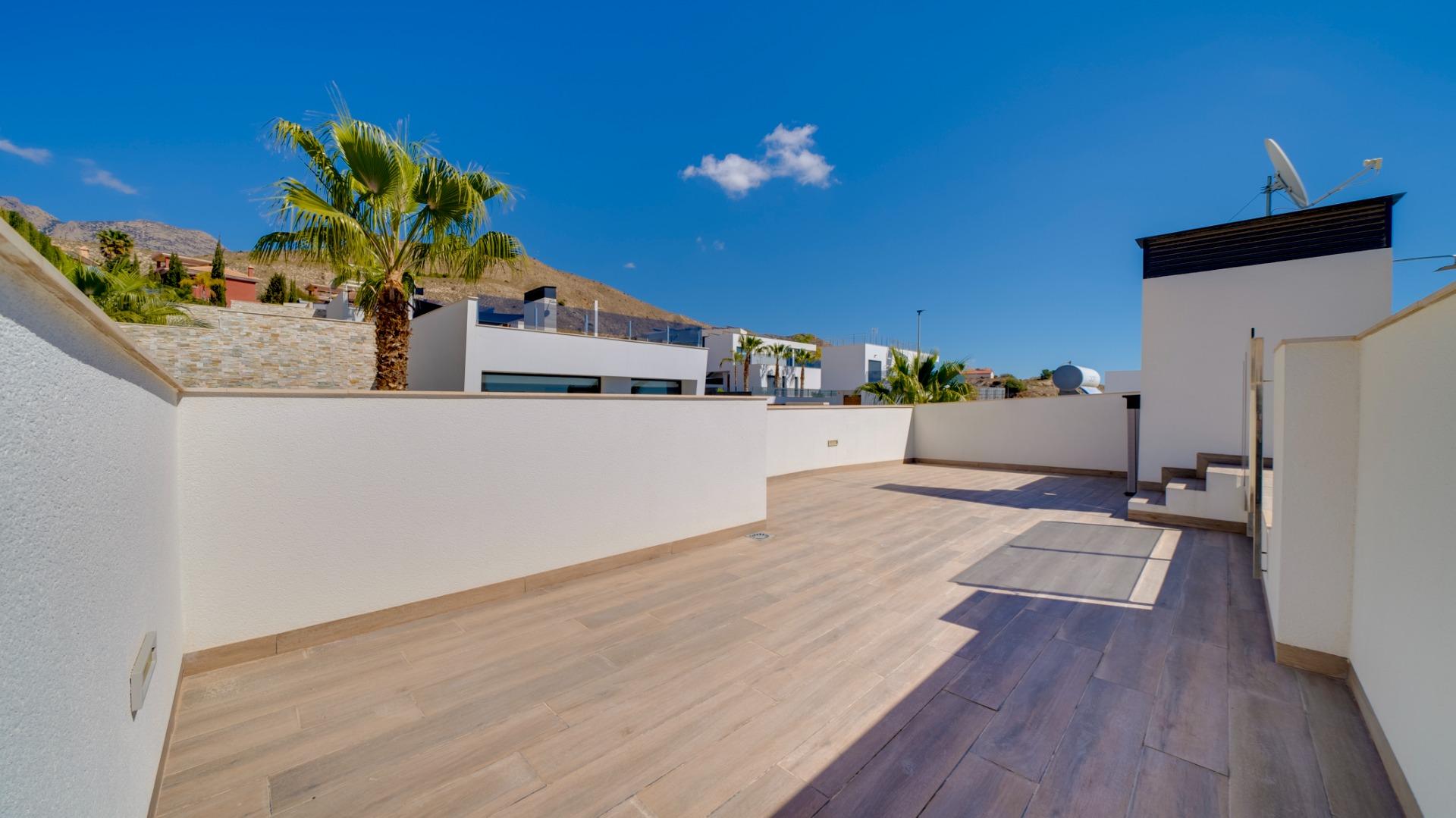 Parduodama vieno aukšto vila su baseinu Ispanijoje