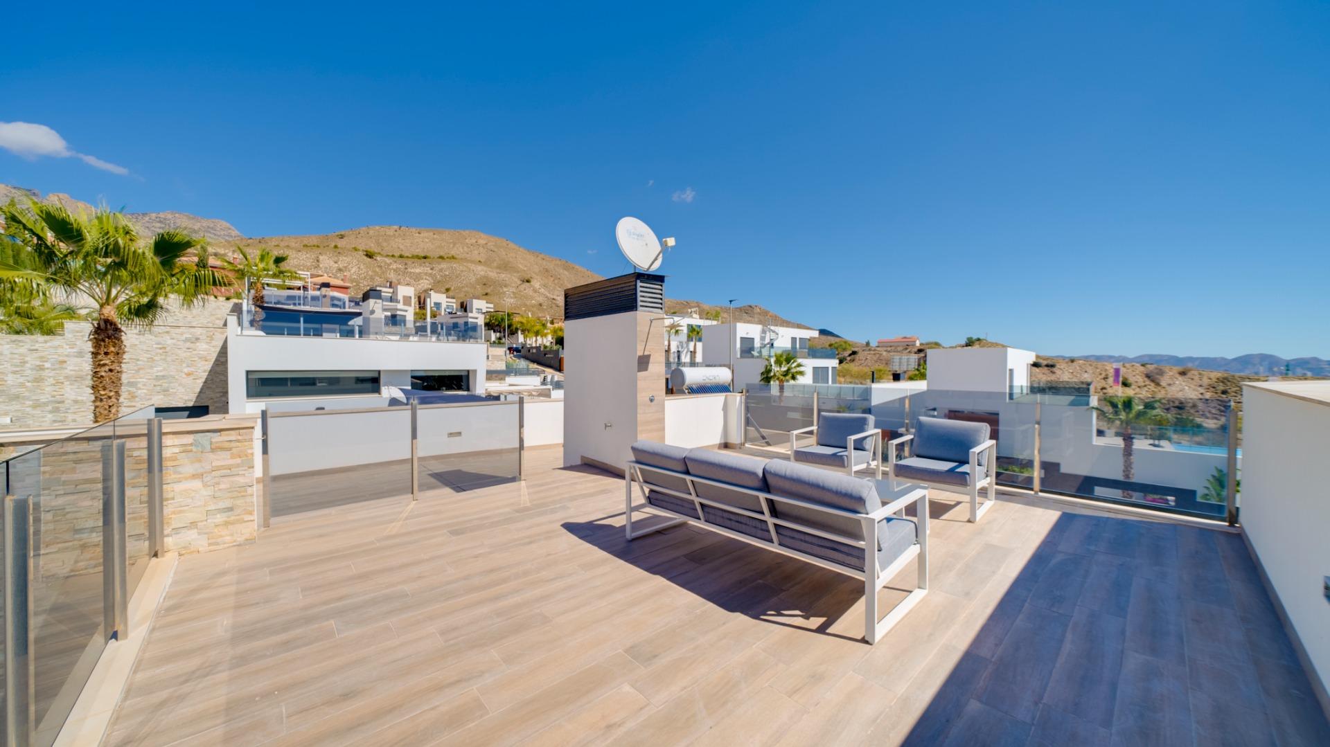 Parduodama vieno aukšto vila su baseinu Ispanijoje