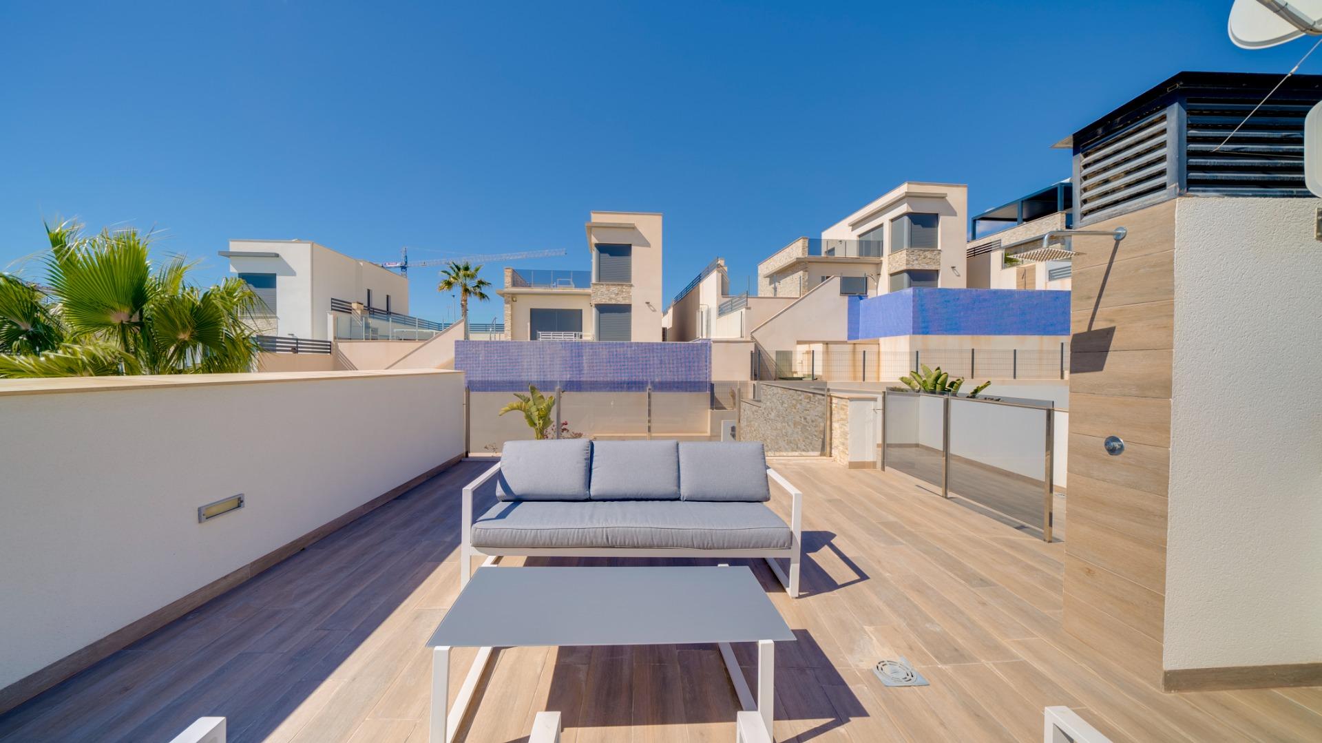 Parduodama vieno aukšto vila su baseinu Ispanijoje