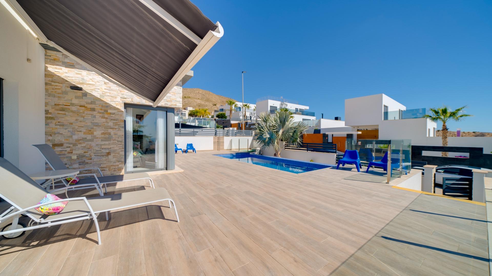 Parduodama vieno aukšto vila su baseinu Ispanijoje