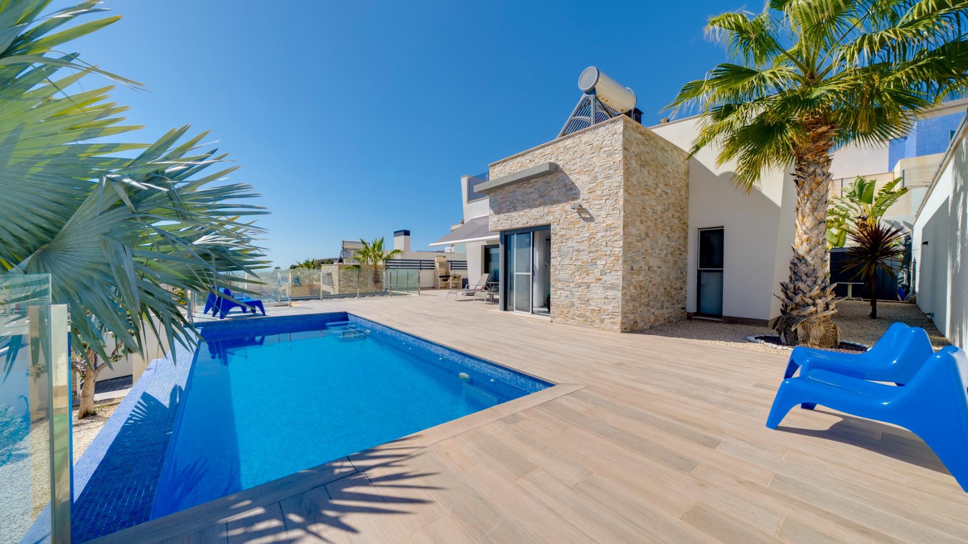 Parduodama vieno aukšto vila su baseinu Ispanijoje