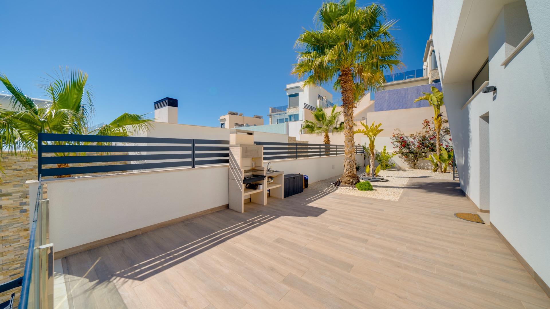 Parduodama vieno aukšto vila su baseinu Ispanijoje