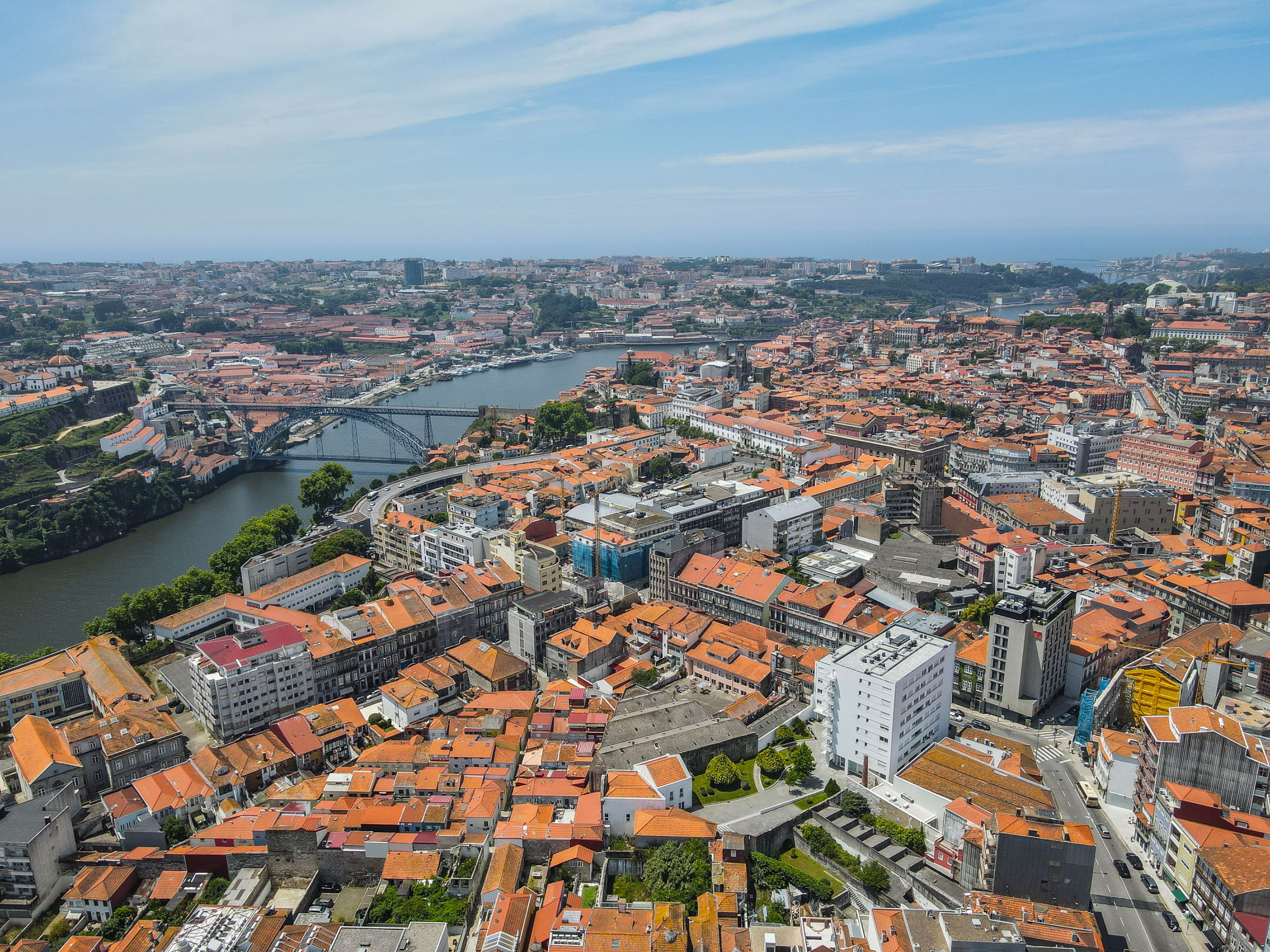 Parduodamas dviejų miegamųjų butas istoriniame Porto miesto pastate